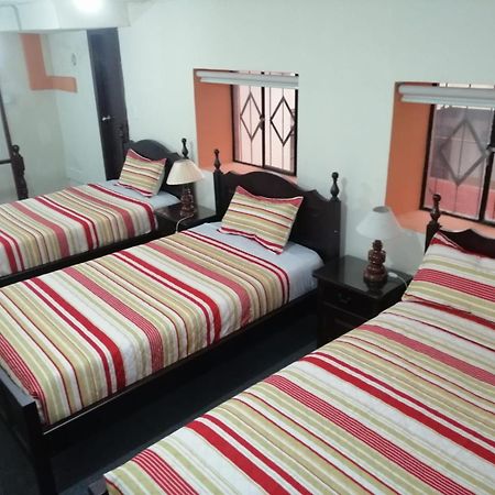 Hostal Victoria Quito Bagian luar foto