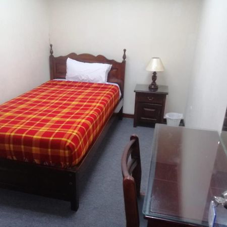 Hostal Victoria Quito Bagian luar foto