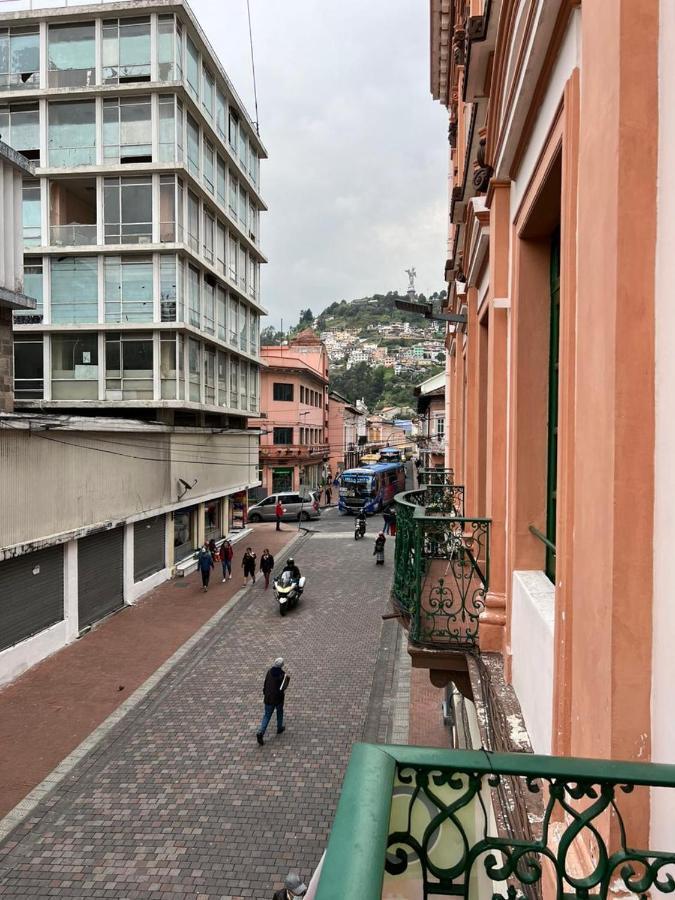 Hostal Victoria Quito Bagian luar foto