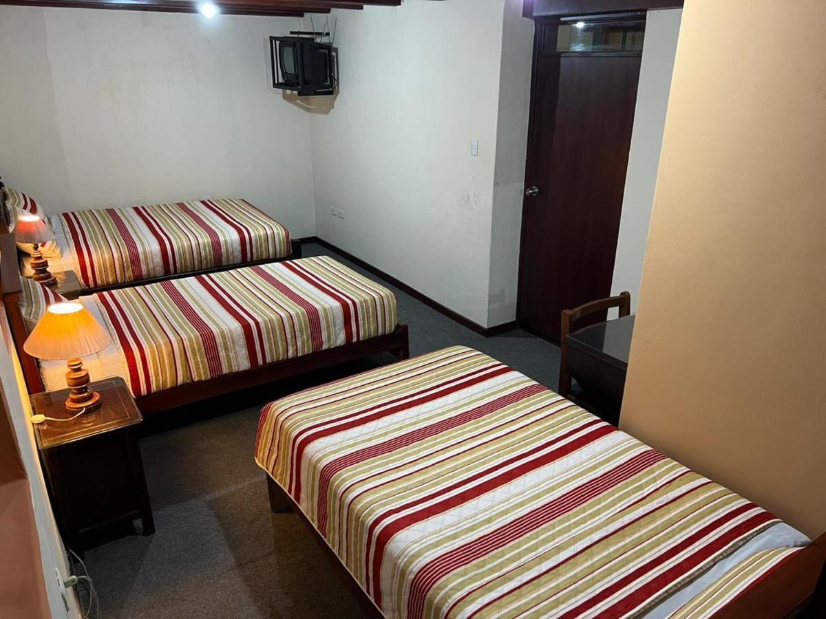 Hostal Victoria Quito Bagian luar foto