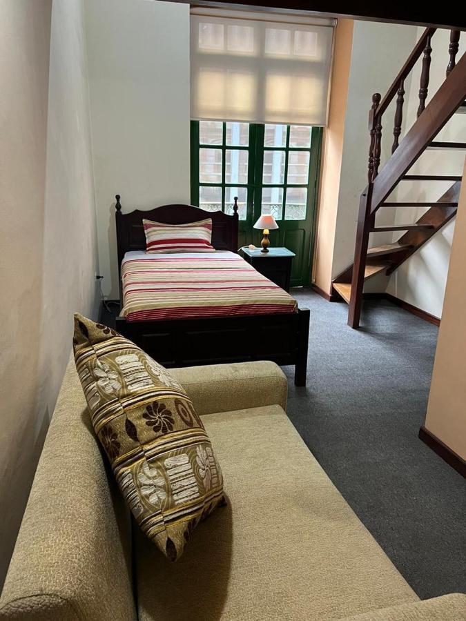 Hostal Victoria Quito Bagian luar foto