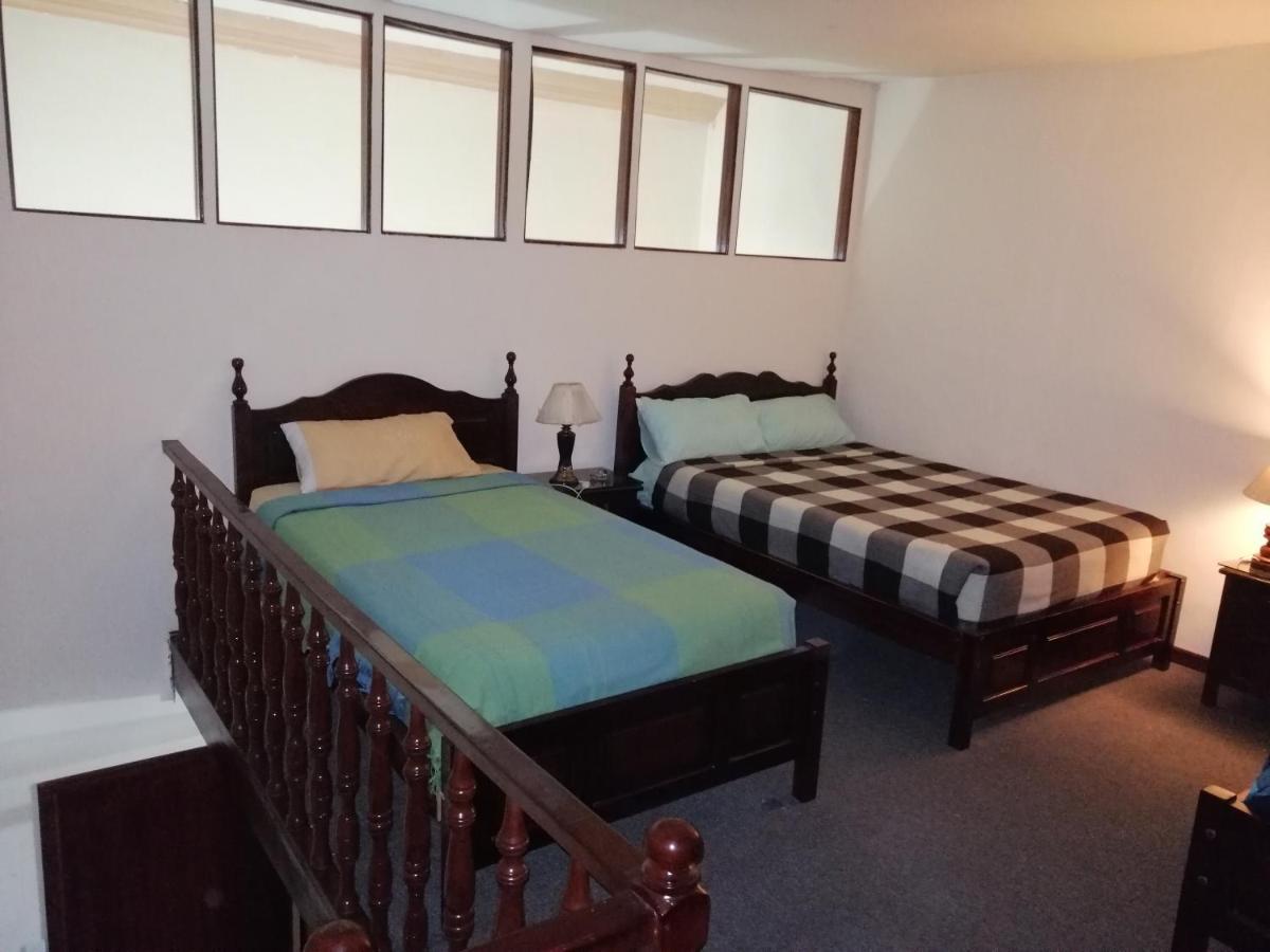 Hostal Victoria Quito Bagian luar foto