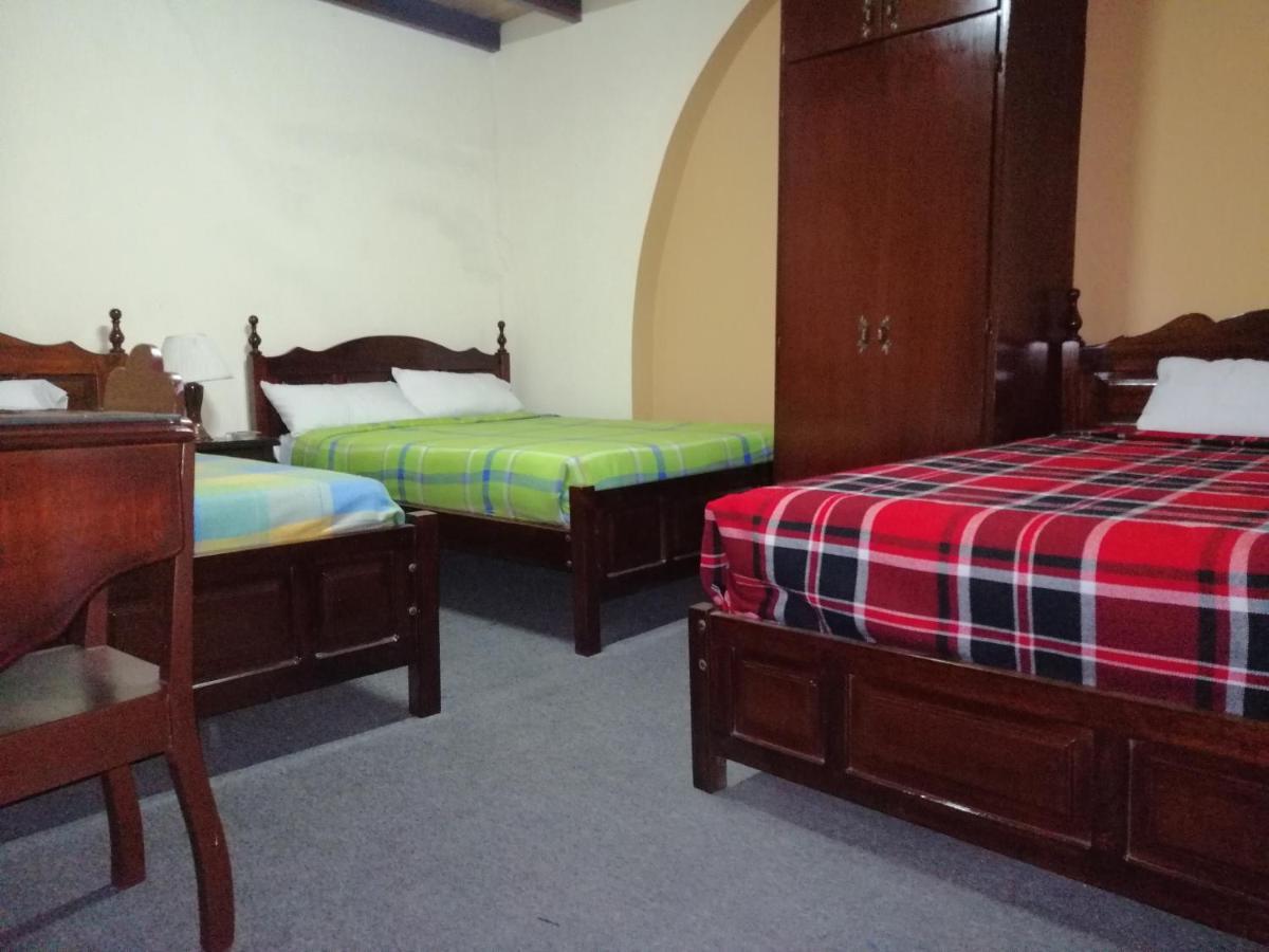 Hostal Victoria Quito Bagian luar foto