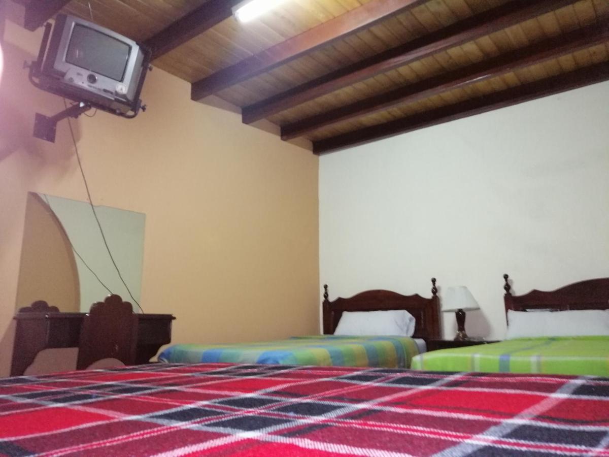 Hostal Victoria Quito Bagian luar foto