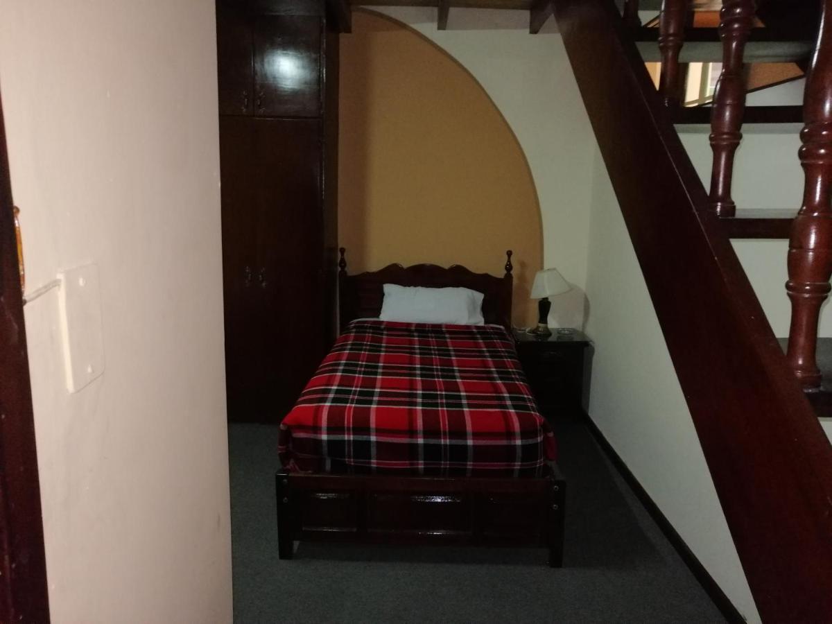 Hostal Victoria Quito Bagian luar foto