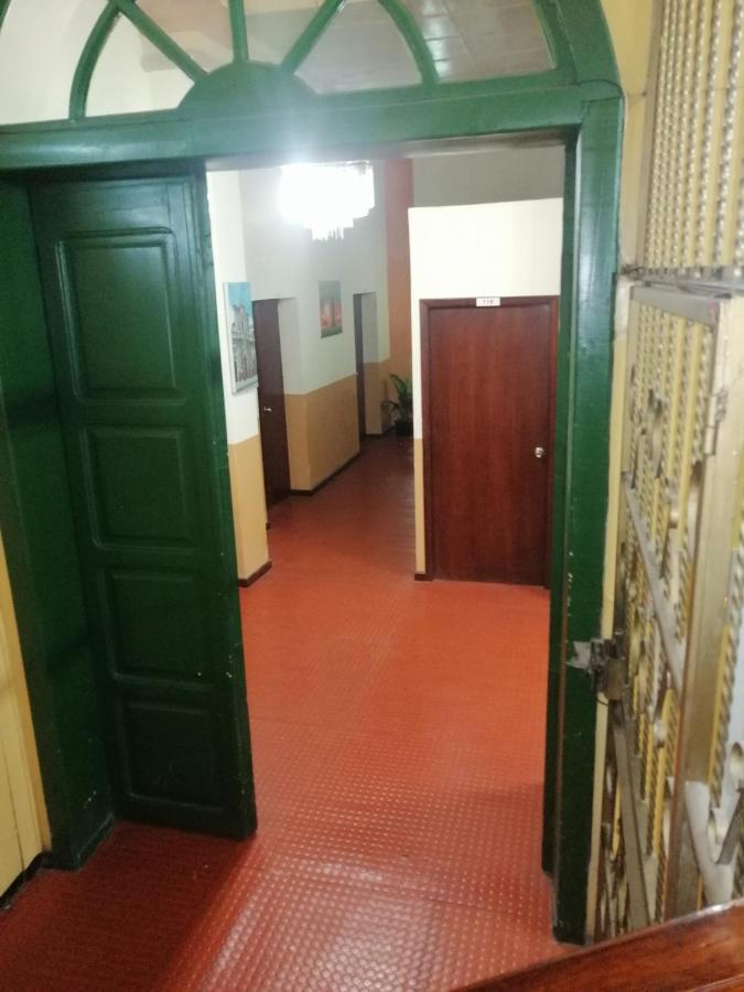 Hostal Victoria Quito Bagian luar foto
