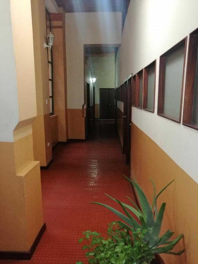Hostal Victoria Quito Bagian luar foto