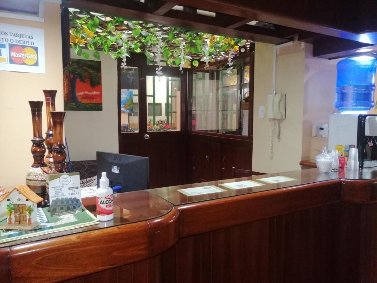 Hostal Victoria Quito Bagian luar foto