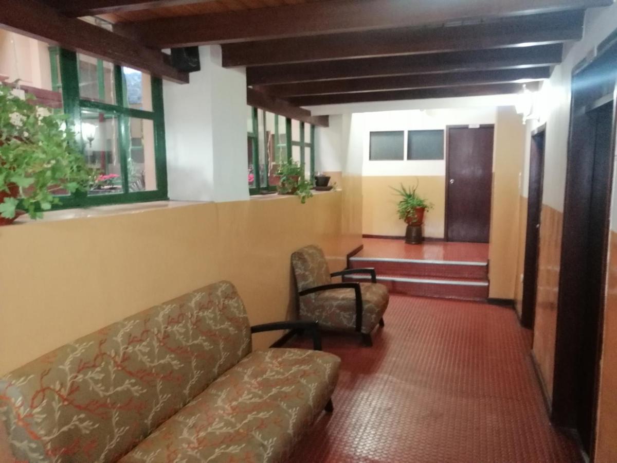 Hostal Victoria Quito Bagian luar foto