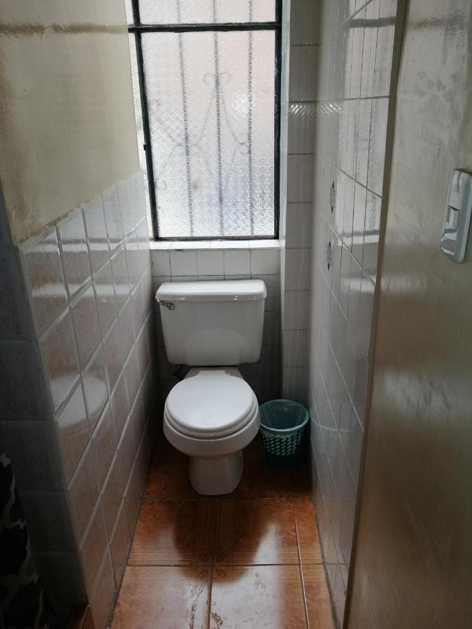 Hostal Victoria Quito Bagian luar foto