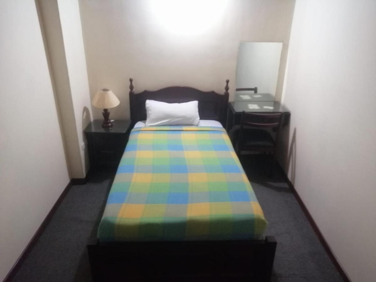 Hostal Victoria Quito Bagian luar foto