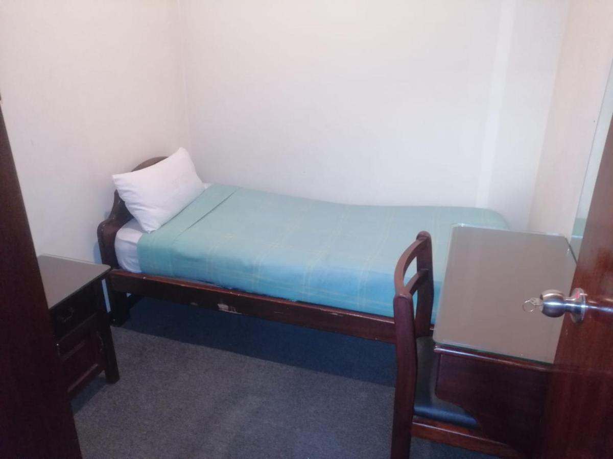Hostal Victoria Quito Bagian luar foto