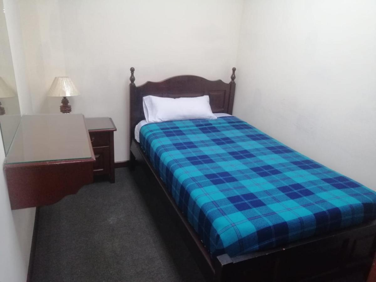 Hostal Victoria Quito Bagian luar foto