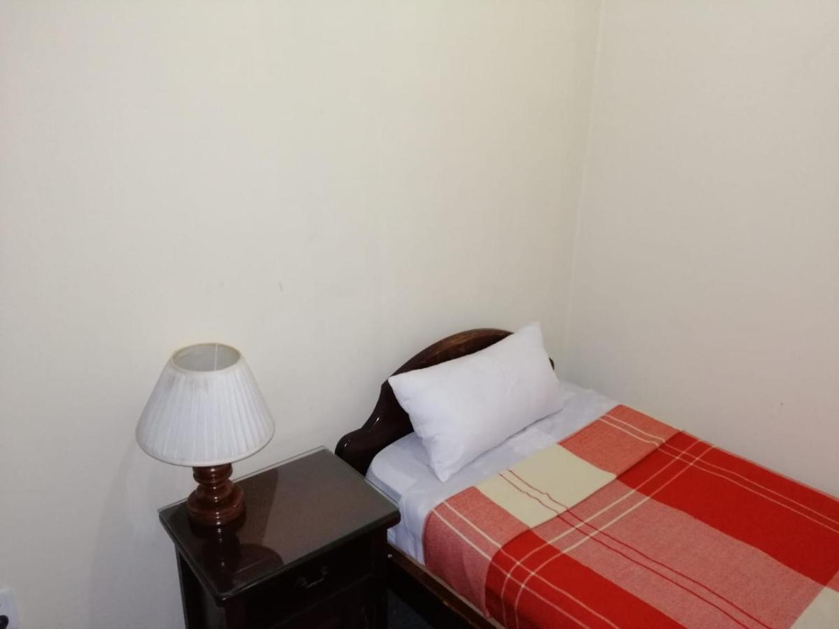 Hostal Victoria Quito Bagian luar foto
